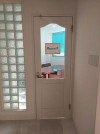 Room Fの扉です。 - GAKUYA Bird店 貸し会議室 Room Fの入口の写真