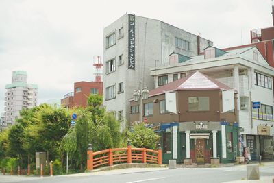 二荒山神社から南に進み、赤い橋から左手に見える５階建てのビルです - イベントスペース - ビルトザリガニ４階 イベントスペースの外観の写真