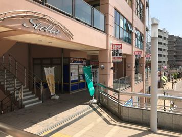 長野駅東口２F連絡通路を渡るとステラビルに直結しております。（１Fはセブンイレブンさん） - Station Hub 東口店 レンタルスペース　東口の外観の写真