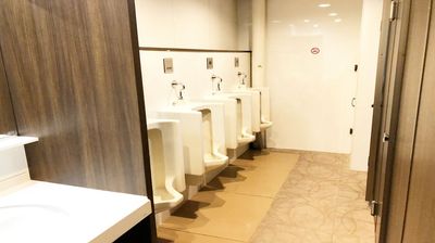 トイレはビル共有部になります
男女別ウォシュレット完備です
他テナント様も使用される場所となる為、使用の際はご配慮頂きますようお願い申し上げます - 梅田 レンタルスペース会議室 駅近 梅田 3Fレンタルスペース貸会議室 駅近42名着席可の室内の写真