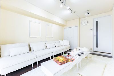 ハイスペ　三宮ライズ お好きな色に❣快適貸し切り空間　〈ハイスペ　三宮ライズ〉の室内の写真