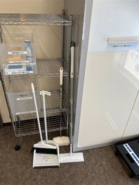 掃除用具 - イナバボックス　時間貸しスペース藤が丘店 roomA　会議室の設備の写真