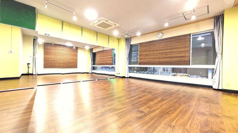 ダンスに最適な新設フローリング床 - レンタルスタジオクラッセ国分寺 国分寺駅前 ダンスができるレンタルスタジオ クラッセの室内の写真