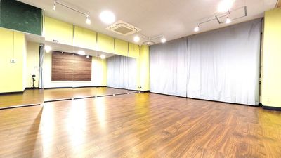 清潔で明るい雰囲気のスタジオ内 - レンタルスタジオクラッセ国分寺 国分寺駅前 ダンスができるレンタルスタジオ クラッセの室内の写真