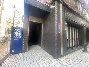 来場者用出入り口 - OPENBASE SHIBUYA B1F STUDIOの外観の写真