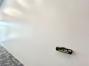 【壁面ホワイトボード※現地に設置されているマーカー、イレーザー以外のご使用はご遠慮ください】 - TIME SHARING 勝どき 晴海トリトン X棟 Conference Room Ⅱの設備の写真