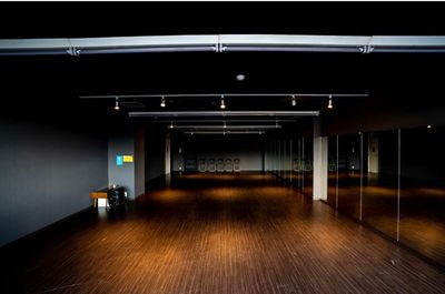スタジオ２写真 - リディアダンスアカデミー箕面船場阪大前校 レンタルスタジオの室内の写真