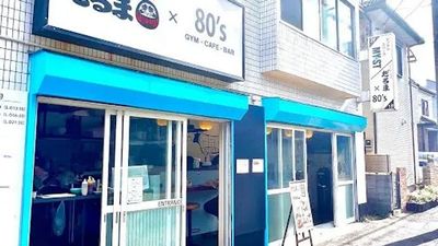 建物裏の階段を上がって2階が当スペースです。 - 80’s GYM×CAFE×BAR 多目的スペースの外観の写真