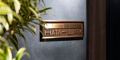 シェアオフィス　HATA-LARK 個室No.13（モニター常備）の入口の写真