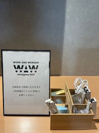 付箋・ハサミ・ホチキス・テープのり・修正テープなど無料でご利用できます！ - WAW品川インターシティフロント 【5000円/時間】18名着座可能なレンタルルームの設備の写真