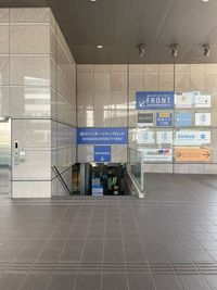 品川駅港南口（東口）からペデストリアンデッキ直結。雨に濡れずに利用できます！ - WAW品川インターシティフロント 【5000円/時間】18名着座可能なレンタルルームの室内の写真