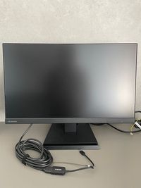 23.8インチモニターにHDMI・Type-Cケーブル完備。

WindowsやMacどちらも対応可能です。 - WAW品川インターシティフロント 【当日利用や土日がお得】個室R08の室内の写真