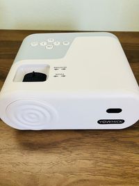 プロジェクター12000LM /台形補正 HD高輝度/ HiFiスピーカー/DVD接続可高輝度5G/WiFi&Bluetooth瞬時接続  - e-会議室　松戸市役所前店 e-会議室　松戸市役所前店 の室内の写真