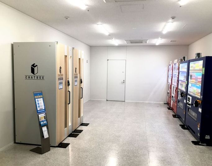 2階自販機コーナーにございます - CHATBOXポートメッセなごや第1展示館 【CHATBOXポートメッセなごや第1展示館】202の室内の写真