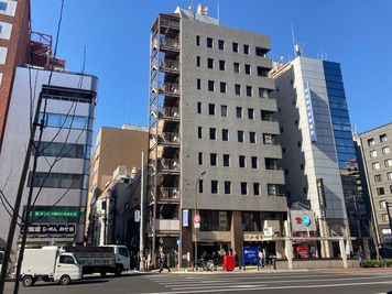 東京メトロ茅場町駅3番出口を出た目の前のビルです。 - VORT SPACE 茅場町 オープンスペース(9F)の室内の写真