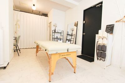 部屋全体 - レンタルサロンtreat立川 完全個室プライベートサロンの室内の写真