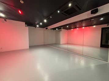 ZERO DANCE STUDIO 琴似スタジオ ZERO DANCE STUDIO　琴似スタジオの室内の写真