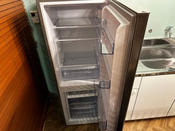 冷蔵庫は冷凍庫付きになります！ - あそびごころ＠新宿店 あそびごころ@新宿1002の設備の写真