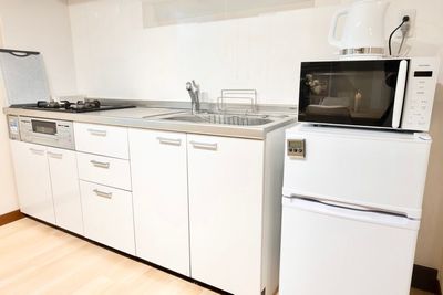 綺麗なキッチン・冷蔵庫・電子レンジも完備！ - パーティールームAivic池袋西口の設備の写真