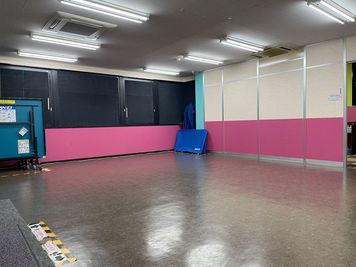 80㎡以上のスペース、ワンマンライブなどで組み立ててみよう！ - 【流山市】音楽スタジオ・ダンス・卓球の【PETIT ARENA】 小さなライブ・イベントスペースに！江戸川台駅東口徒歩3分の室内の写真