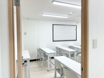 部屋入口 - DAFUレンタルスペース 高田馬場平日1,500円/1h、16名リーズナブルな貸会議室！の室内の写真