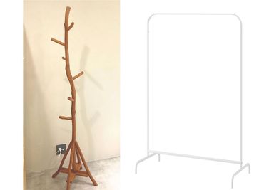 ハンガーラック2種類。
右：99cm×152cm
 - コワーキングスペース　Stand up吉祥寺 ミーティングスペースの設備の写真