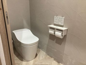 きれいにご利用いただきましてありがとうございます。
トイレは男女共用です。 - YAMATO BASE 大和西大寺 【１名】パーソナルブース羅城門☆高速Wi-Fi！ウェビナーに最適のその他の写真