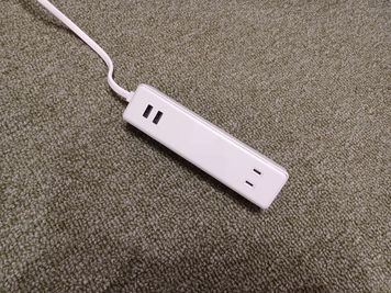 コンセントタップを配置していますので、電子機器の使用や充電も可能です！ - 鈴蘭台駅・ベルスト鈴蘭台 いろどりBASE　鈴蘭台の設備の写真