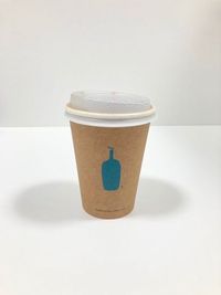 お持ち込みのコーヒーを飲んだり - チョコスぺ！｜レンタル会議室｜自習室｜天神大丸前｜ 【１名様】貸切プラン｜声出しOK｜リモート会議｜飲食可の室内の写真