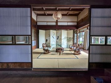 和室の利用風景 - 閑馬の風 光と風の中　昭和レトロの空間　かんまの風の室内の写真