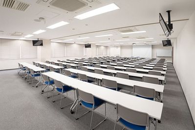 大会議室内観 - JEC日本研修センター江坂 大会議室の室内の写真
