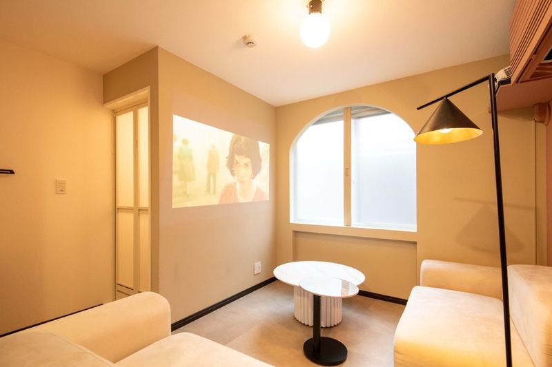 大画面インスタ映えスペース - THE ROOMS 渋谷 大画面インスタ映えスペース - THE ROOMS 渋谷の室内の写真