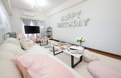 白とピンクが基調のお部屋です - メロコトン池袋の室内の写真