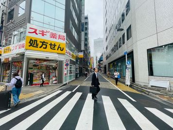 いいオフィス新宿西口 【新宿駅から徒歩1分】4名会議室(RoomB)の室内の写真