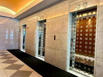 【エレベーターで4階まであがり、受付でカードキーをお受取ください】 - TIME SHARING 品川センタービルディング 309の入口の写真