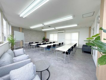 最大30～40名ぐらいまでご利用可能です！研修・セミナー・会議・商談などでご利用いただけます！駐車場14台有り！(無料) - NKビル　レンタルスペース