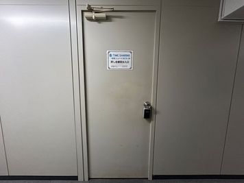 【キーボックスの暗証番号は、予約完了メールに記載しております】 - TIME SHARING 赤坂 ニュートヨビル 3Bの入口の写真
