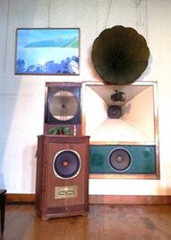ステージステレオシステム（自作オールホーン）＋ タンノイ・カンタベリースピーカー - 音楽サロン・シャコンヌの室内の写真