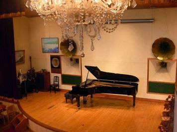 ホール右側より - 音楽サロン・シャコンヌの室内の写真