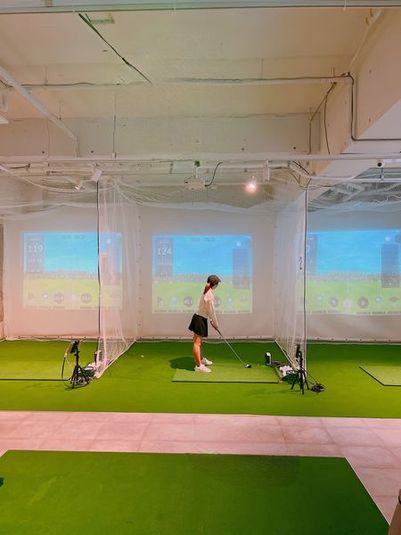 シュミレーションゴルフ打席は４打席 - インドアゴルフ練習場 sakuttoGOLF 福岡天神店の設備の写真