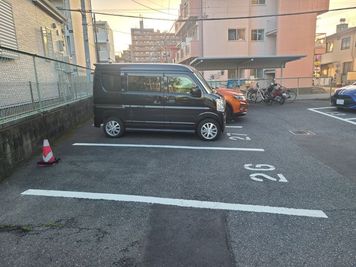 オプション駐車場（大型不可）
　26番をご利用ください。（カラーコーンが置いてあります。） - 坂戸スペース SESERAGI-坂戸スペースの室内の写真