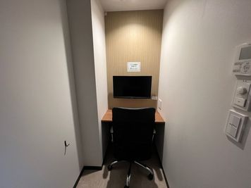 いいオフィス新宿西口 【新宿駅から徒歩1分】1名個室(個室8)の室内の写真