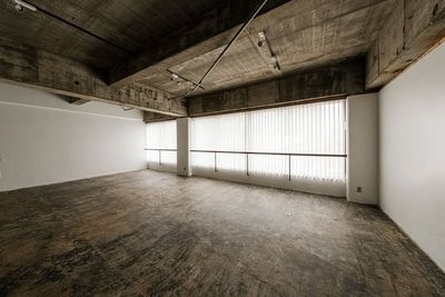 【無機質で優しい自然光に包まれた空間】名古屋のデザイン事務所が運営するフォトスタジオ - studio aki