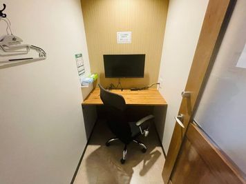いいオフィス荻窪 【荻窪駅徒歩1分】1名個室（ブース12）の室内の写真