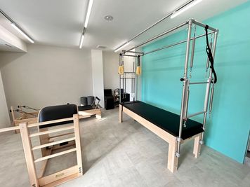 ピラティスプライベートレッスンや、セミナーWS等でもご利用いただけます。 - One's Own Pilates マシンピラティスレンタルスタジオ＊バランスドボディ社マシン使用＊の室内の写真