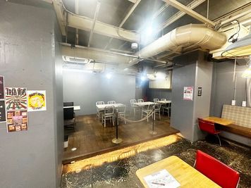 ステージエリア - HAROLD CAFE（ハロルドカフェ） 大型カフェ店内ステージ（ギャラリー・物販・展示会etc）の室内の写真