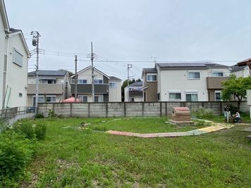 裏庭で遊べます - 八王子中野上町古民家 八王子中野上町古民家1棟貸し/駐車スペース有/台所有/広い庭有の室内の写真