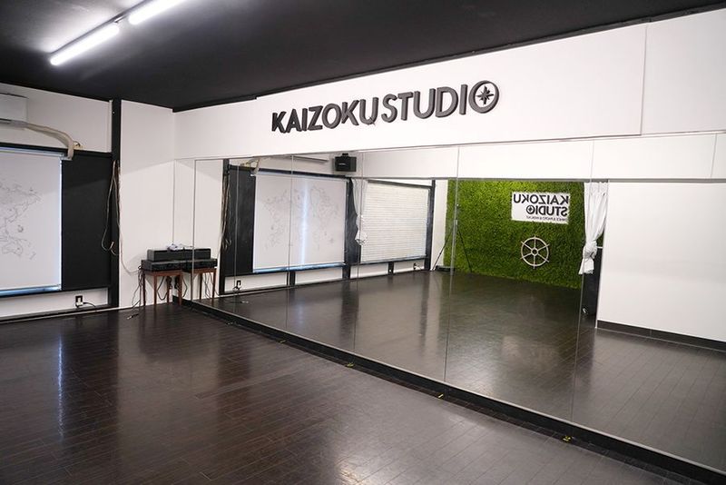 Aスタジオ - KAIZOKU STUDIO KAIZOKU STUDIO（カイゾクスタジオ）の室内の写真