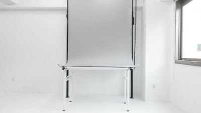 【背景紙】幅136cm。商品撮影、物撮り、人物のバストアップに - 自然光スタジオ サモスタ恵比寿３号店の設備の写真