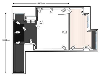 ◎6mの奥行きで撮影可
白ホリの壁面から6mほど離れて撮影が可能です。ポートレートで全身撮影も問題なくおこなえます。 - STUDIO 4696（シロクロ）川崎店｜レンタル撮影スタジオ STUDIO 4696（シロクロ）｜川崎店の室内の写真